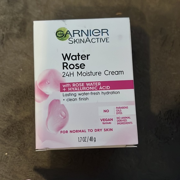 Face products - Picture 2 of 7